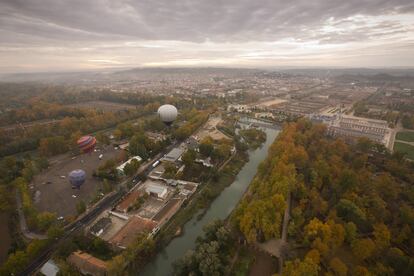 Aranjuez vista desde un globo aeroestático. En 2001 la UNESCO declaró la ciudad Patrimonio de la Humanidad.