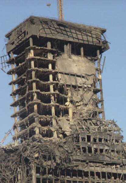 Los técnicos han declarado en "ruina inminente" el edificio Windsor de Madrid, que ardió el 12 de febrero. El edificio debe ser desmontado planta a planta, aunque los expertos descartan un desplome.