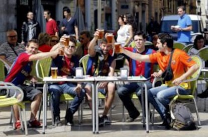 Aficionados del Barcelona, en el centro de la ciudad.