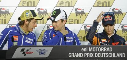 Lorenzo charla con Rossi junto a Pedrosa