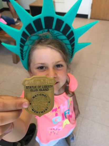 El monumento nacional de la Estatua de la Libertad es un monumento nacional de Estados Unidos y, como tal, también tiene placas Junior Ranger para los más pequeños.