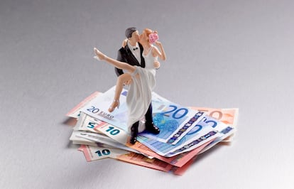 Many couples soon go over their initial budget due to the number of extras they add to try to surprise their guests.