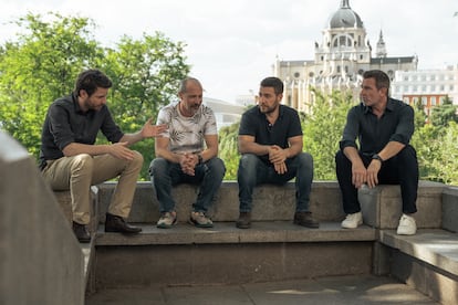 Gorka Otxoa, Fele Martínez, Raúl Tejón y Fernando Gil, los cuatro protagonistas de 'Machos alfa', en la segunda temporada de la serie.