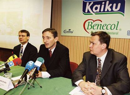 En el centro de la imagen Eduardo Urrutia, consejero delegado del grupo Kaiku.