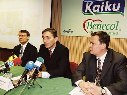 En el centro de la imagen Eduardo Urrutia, consejero delegado del grupo Kaiku.