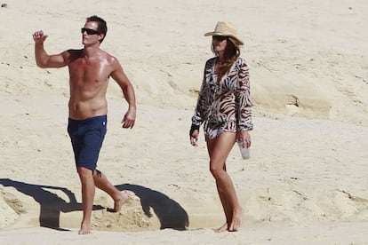 Cindy Crawford y su marido paseando por las playas de Cabo San Lucas.