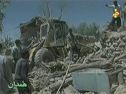 Imagen de la televisión iraní que muestra los efectos del terremoto en la provincia de Qazvin.