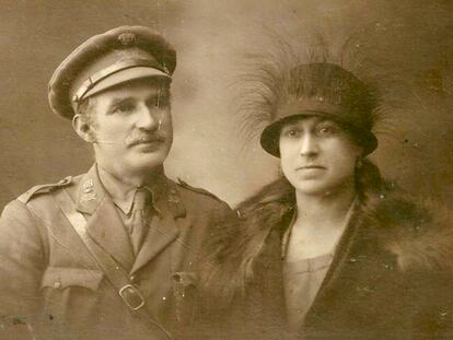El coronel Carlos Redondo y su esposa, Adelina Ávila. Imagen incluida en el libro 'Los ocho de Vernet'.