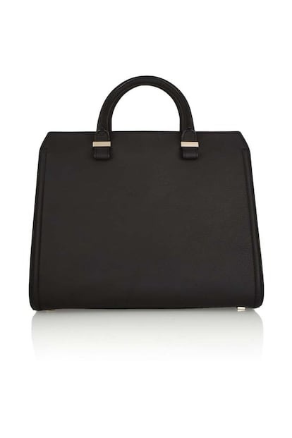 El bolsos más 'Spice'. Como no podía ser de otra manera, la diseñadora Victoria Beckham es otra de las que se apunta a diseñar bolsos. Sencillo pero de calidad y con nombre propio: Victoria.