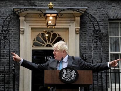 Outgoing British Prime Minister Boris Johnson delivers a speech on his last day in office, outside Downing Street, in London, Britain September 6, 2022. REUTERS/Toby Melville     TPX IMAGES OF THE DAY