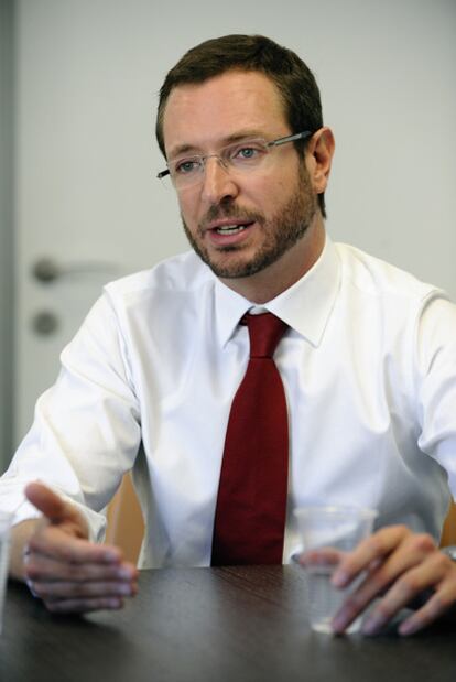 Javier Maroto, ayer en un momento de la entrevista en la sede del PP en Vitoria.