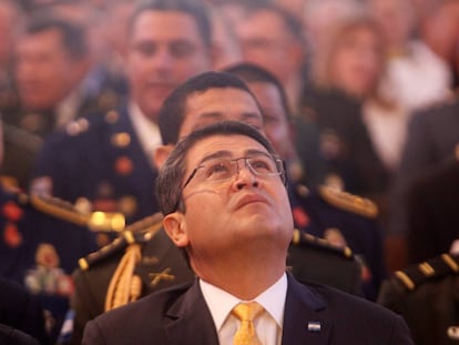 El presidente de Honduras, Juan Orlando Hern&aacute;ndez, durante una misa en la Bas&iacute;lica de Suyapa, en Tegucigalpa, este mes.