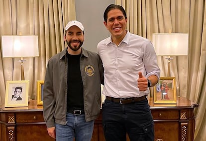 Nayib Bukele, presidente de El Salvador y Lester Toledo, estratega electoral venezolano, en una fotografía publicada en redes sociales.