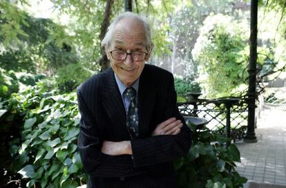 El historiador británico Raymond Carr, retratado en Madrid, en 2005.