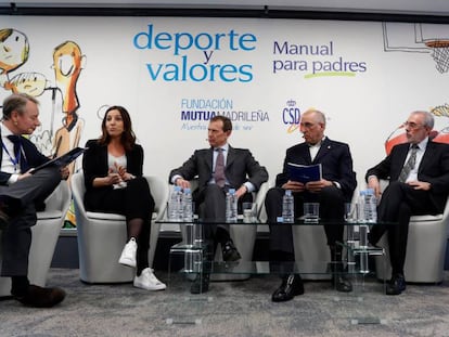 Lorenzo Cooklin, Eli Pinedo, Emilio Butrague&ntilde;o, Rafael Rull&aacute;n, Horacio Gaggioli y Alberto Berasategui en la presentaci&oacute;n del libro en Madrid.
 
 