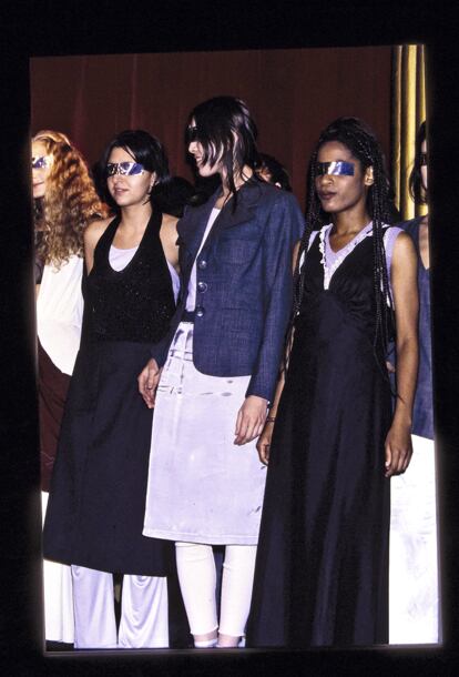 Imagen de ‘backstage’ de la colección primavera / verano 1995.