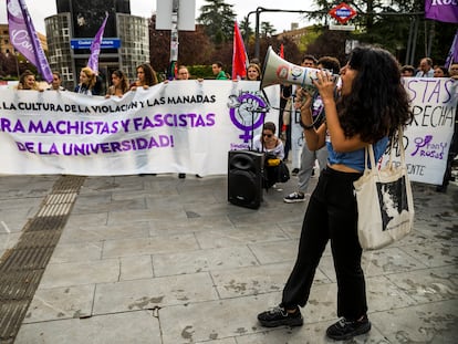 Concentración en contra de la violencia machista en la Universidad Complutense tras los cánticos en el colegio mayor.