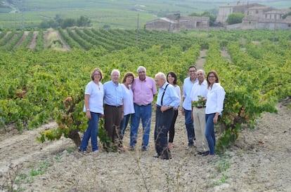 Los miembros de las cuatro familias de Vins El Cep. Imagen proporcionada por la bodega.