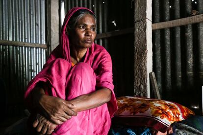 Tras ser forzada por los militares en el conflicto, durante el que no tenía todavía la mayoría de edad, Shamsun Nahar fue abandonada por su marido y tuvo que deja su aldea huyendo del rechazo de los vecinos. "La gente me acusó de haber querido estar con los soldados paquistaníes por voluntad propia", recuerda. El Gobierno de Bangladesh ha aprobado recientemente un programa de ayuda para las 'birangonas', que contempla la concesión de una pensión mensual y otro tipo de asistencia, así como elevar su estatuto al de "luchadoras de la libertad".