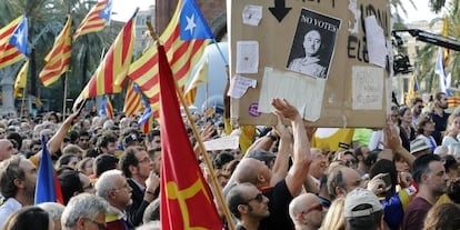 Concentración frente al Palacio de Justicia de Barcelona,para protestar por la operación de la Guardia Civil contra los organizadores del 1-O.
