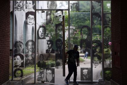 Entrada del Casino de Oficiales en el antiguo centro clandestino de detención de la Escuela de Mecánica de la Armada (ESMA) en Buenos Aires, en 2016.