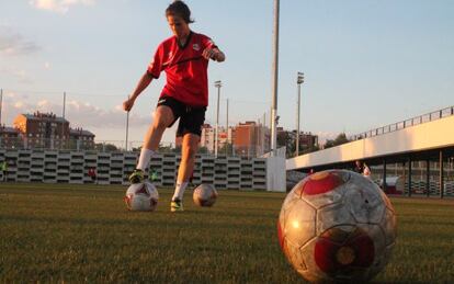 Una jugadora del Rayo Vallecano durante un entrenamiento.