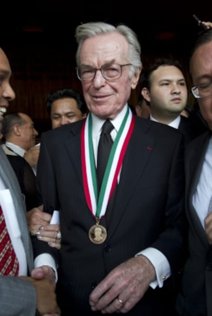Jacobo Zabludovsky reconocido en el Congreso mexicano, en 2013