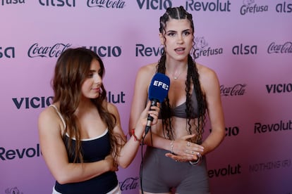 Las creadoras de contenido RoRo (izq.) y Abby, antes de la Velada en Sevilla.