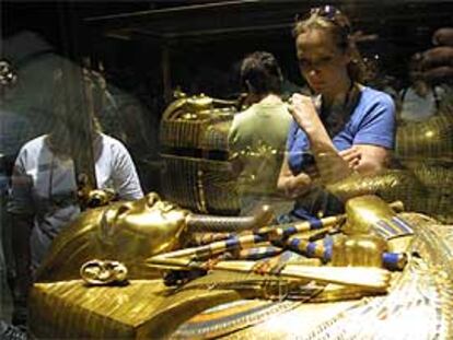 El sarcófago de oro de Tutankamón en el Museo Egipcio de El Cairo.