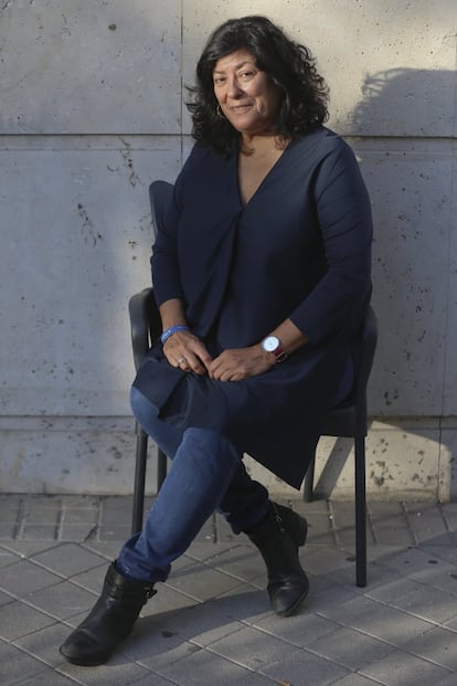 Almudena Grandes, durante una entrevista en una librería de Madrid tras conocer el fallo del Premio Nacional de Narrativa, en octubre de 2018.