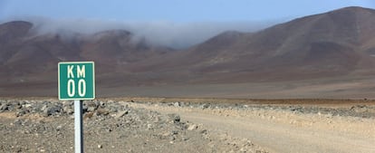 17 de enero de 2014. Terreno entre las localidades chilenas de El Salvador y La Serena, durante una etapa del rally Dakar 2014.