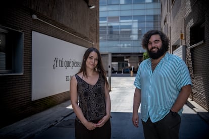 Los periodistas Belén Remacha y José Juan Morales Jiménez. / Álex Onciu