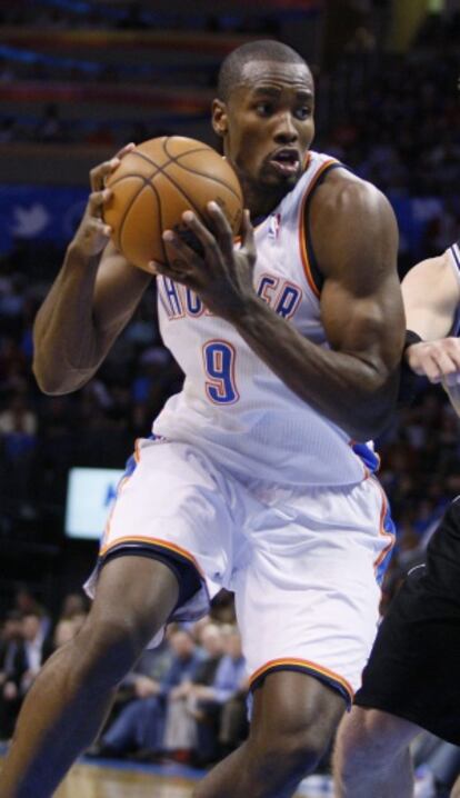 Ibaka, ayer frente a los Spurs.