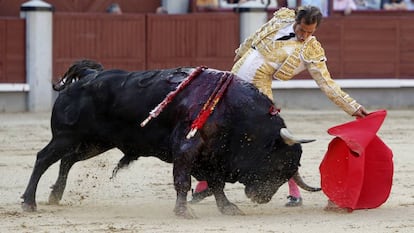 C&eacute;sar Jim&eacute;nez en la Feria del Arte y la Cultura en Las Ventas en 2012.