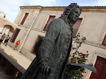 Estatua de Juan de Goyeneche, fundador de Nuevo Bazt&aacute;n.
