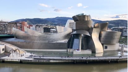 Una de las fachadas del Museo Guggenheim Bilbao