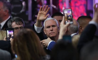 Mike Pence saluda a los venezolanos de Miami en el exilio.