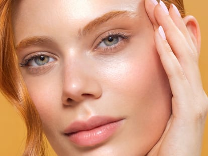 Artículo de EL PAÍS Escaparate sobre exfoliantes faciales.