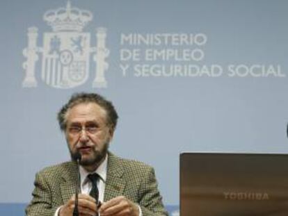El presidente del comité de expertos que han hecho el informe sobre el factor de sostenibilidad de las pensiones, Víctor Pérez Díaz. EFE/Archivo