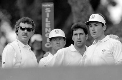 Imagen de la Ryder Cup celebrada en Valderrama, Sotogrande, en el término municipal de San Roque ( Cádiz) . En la foto, los jugadores del equipo de Europa Miguel Ángel Jiménez, Olazábal y Garrido durante los entrenamientos.