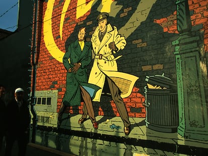Mural de 'Blake y Mortimer' en una calle de Bruselas.