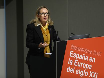 La vicepresidenta primera del Gobierno y ministra de Asuntos Económicos y Transformación Digital, Nadia Calviño, en un encuentro este jueves.