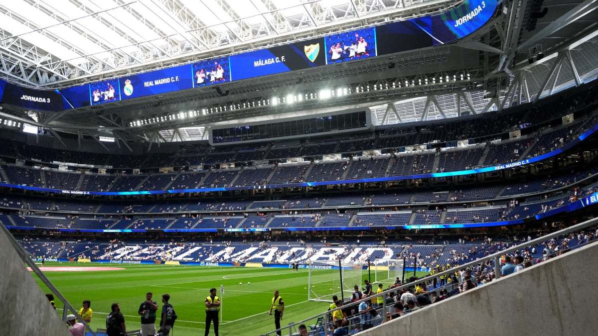 Vista lateral del interior del estadio Bernabéu.