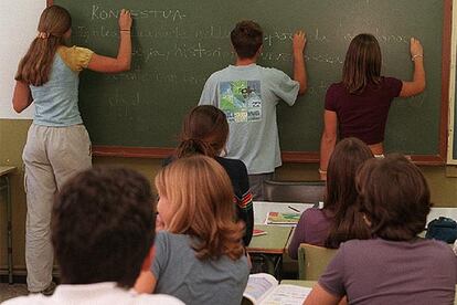 Alumnos en una clase de educación secundaria.