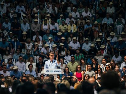 Alberto Núñez Feijóo, este domingo, durante su mitin en la plaza de toros de Pontevedra.