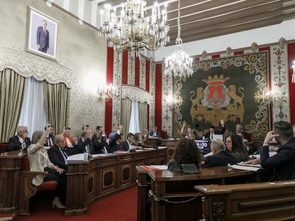 Un pleno del Ayuntamiento de Alicante el pasado mes de abril, antes de la dimisión del concejal Manuel Jiménez.