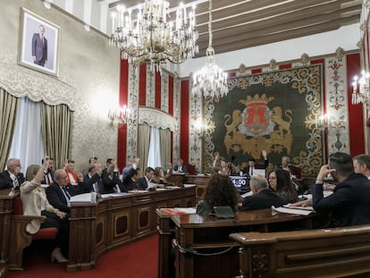 Imagen del pleno del Ayuntamiento de Alicante, del pasado mes de abril, antes de la dimisión del concejal Manuel Jiménez.