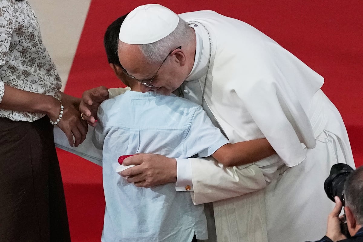 Renzo, el niño de Sant Agustí, pregunta a León XIV si de pequeño quería ser Papa: “Creo que nunca lo pensé”