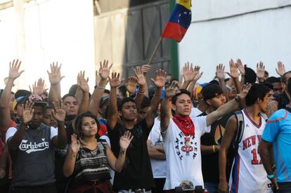 Un grupo de estudiantes durante las protestas en Venezuela.