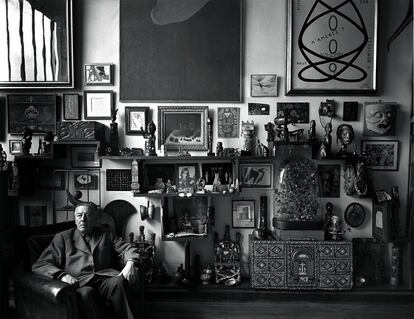 André Breton en su casa , 42 rue Fontaine , París , 1956